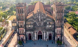 Toàn cảnh Vương cung thánh đường nguy nga, cổ kính ngay gần Hà Nội