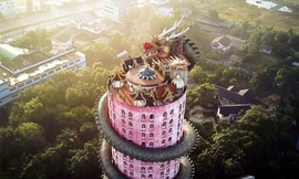 Đường hầm bí mật bên trong rồng khổng lồ ở Thái Lan