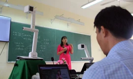 Lớp học trực tuyến ở vùng quê nghèo giữa mùa dịch
