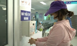 Bệnh viện chế máy rửa tay tự động