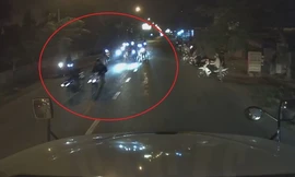 Nhóm thanh niên dừng xe máy giữa đường tổ chức đua trái phép