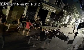Hàng chục người mai phục, đuổi đánh 5 tên trộm xe máy lúc 1 giờ sáng