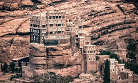 Chiêm ngưỡng công trình lâu đài ‘mọc’ lên từ trụ đá