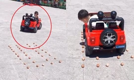 Bé trai 4 tuổi ‘trổ tài’ lùi đỗ ô tô