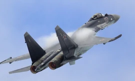 Xem chiến đấu cơ Su-35S Nga ném bom phá hủy mục tiêu