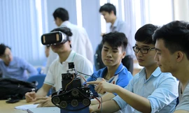 Sinh viên Hà Nội sáng chế 3 robot cứu nạn