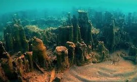 Pháo đài 3.000 năm tuổi bị lãng quên dưới hồ nước