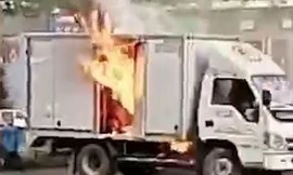 Xe tải chở bình gas phát nổ, nhiều người bị thương nặng