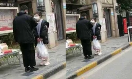 Cư dân Vũ Hán được kiểm tra sức khỏe trước khi trở về nhà riêng