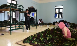 Cuộc sống của 400 người trong khu cách ly quân đội