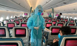 Bên trong chuyến bay chở khách từ 'tâm dịch' châu Âu về Việt Nam