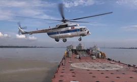Huấn luyện cất hạ cánh trực thăng trên tàu