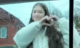 Yến Xuân lưu luyến tạm biệt gia đình Văn Lâm ở Nga