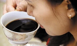 Vì sao bạn không nên uống cà phê lúc đói?