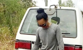 Sợ lây COVID-19 cho mọi người, chàng trai đi bộ 120km để về nhà