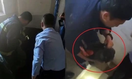 Giải cứu trẻ sơ sinh bị kẹt trong máng rác của tòa chung cư 