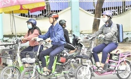 Chạy xe điện, xe máy cần giấy phép lái xe hạng A0, teen và phụ huynh có ý kiến trái chiều
