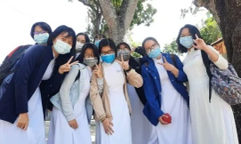 TP.HCM: 1,7 triệu học sinh quay lại trường học, chính thức chấm dứt “học kỳ online“