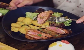 Gợi ý ăn ngon cuối tuần: Từ team bình dân hay team sang chảnh, vẫn “cân” được hết!