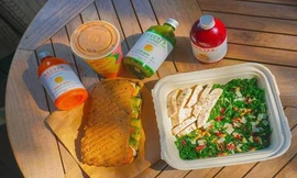 Hẹn hò Sài Gòn: Những cửa tiệm mùa Hè xinh xắn, view đẹp, nước ngon