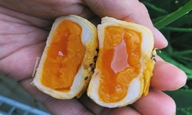 Hẹn hò Sài Gòn: Thiên đường các món bánh ăn vặt tí hon, no bụng nhưng không sợ ngán