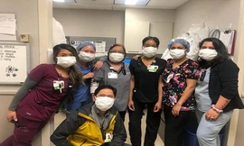 Đóng cửa tiệm nail vì Covid-19, gia đình Việt tại Mỹ may khẩu trang tặng bệnh viện