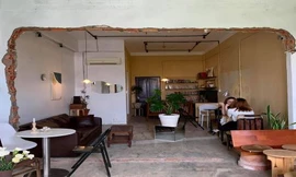 TP.HCM: Cửa tiệm cà phê đẹp như một bức tranh dành cho những teen mê không gian lãng mạn