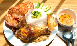 Cùng nhâm nhi thực đơn Á - Âu giá dễ chịu, không gian lại “chill” chẳng điểm gì chê