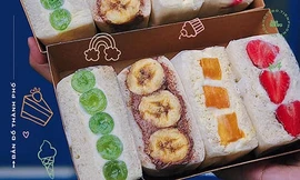 Tan chảy cùng bánh mì sandwich trái cây cream cheese và bánh mì egg drop lạ vị