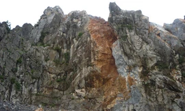 Lại ba người bị đá đè chết ở núi sét đánh trúng mìn