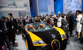 Kỷ lục gia Bugatti Veyron ‘đại náo’ Thượng Hải