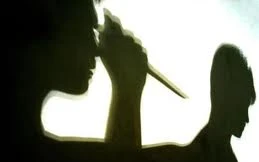 Tra tấn con nợ bằng cách bắt úp mặt vào xô phân