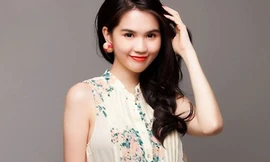 Cùng người đẹp chọn sơ mi hoa đón nắng hè