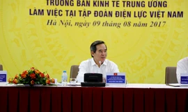 Đồng chí Nguyễn Văn Bình, Trưởng ban kinh tế Trung ương làm việc với Tập đoàn EVN