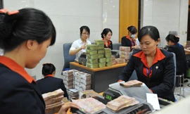 Hiện hệ thống nhân viên của Sacombank đã có tới 17.000 người, chỉ sau 3 NHTM Nhà nước là Agribank, BIDV, Vietinbank