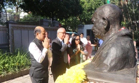 Kỷ niệm 155 năm ngày sinh nhà lãnh đạo phong trào giành độc lập của Ấn Độ Mahatma Gandhi