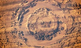 Giải mã những đụn cát quanh 'con mắt' khổng lồ ở sa mạc Sahara