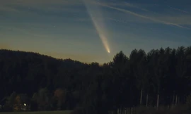 Ảo ảnh hiếm gặp về cái đuôi thứ 2 của sao chổi khi tiếp cận Trái Đất 