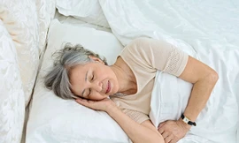 Người cao tuổi có thể từ bỏ thói quen dùng thuốc ngủ chỉ bằng một biện pháp can thiệp đơn giản 