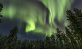 Một cơn bão mặt trời đang lao nhanh về phía Trái đất