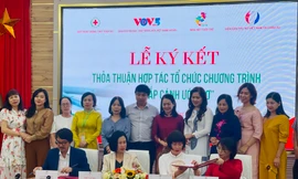 Phụ nữ Việt Nam tại châu Âu ‘Chắp cánh ước mơ’ cho trẻ em nghèo, khó khăn tại Việt Nam