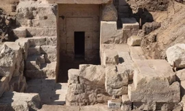 Tìm thấy ngôi đền Ai Cập 2.100 tuổi ẩn trong vách đá