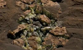 Tình cờ phát hiện ra tinh thể lưu huỳnh cực hiếm từ một tảng đá trên sao Hỏa 