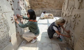 Hé lộ bí ẩn từ chiếc khiên và mũ bằng đồng 2.700 năm tuổi 