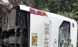 Nguyên nhân ban đầu vụ lật xe chở khách Trung Quốc làm 4 người chết