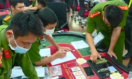 Cựu cán bộ công an hùn vốn mở sòng bạc ở Nha Trang và tham gia bảo kê chuẩn bị hầu tòa 