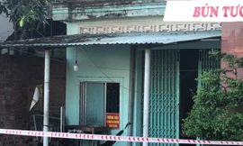 Một ngôi nhà có người mắc COVID - 19 ở TP. Tuy Hoà bị phong toả. Ảnh L.H