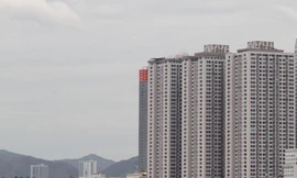 Toà nhà OC3 thuộc tổ hợp khách sạn, căn hộ cao cấp Oceanus bị đình chỉ hoạt động. Ảnh LỮ HỒ.