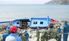 Thuyền cá bị sóng biển đánh chìm, 1 ngư dân mất tích