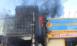 Hiện trường vụ cháy cửa hàng điện máy Thái Viên. Ảnh L.H